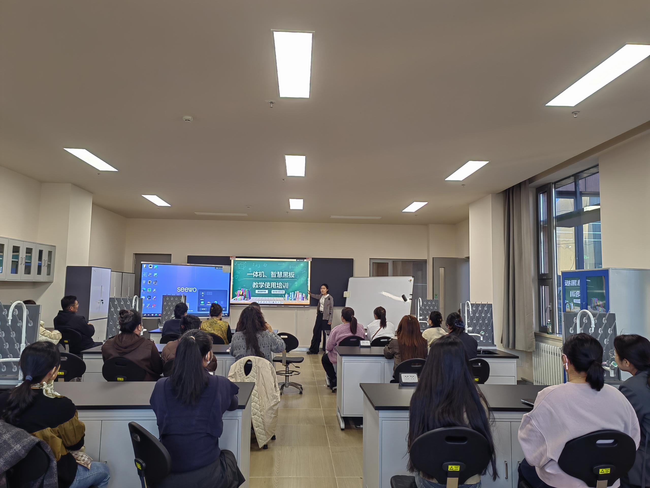 10.20智慧黑板培训1.jpg 10.20智慧黑板培训1.jpg